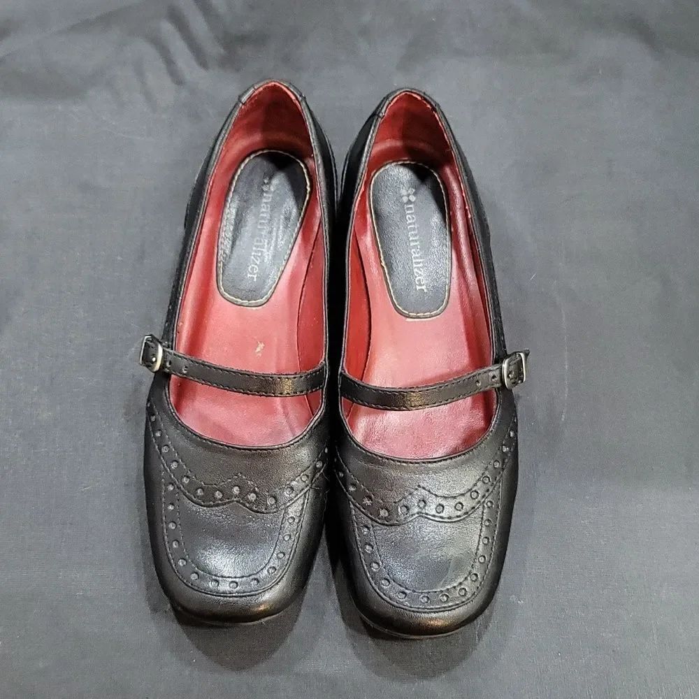 NATURALIZER MARY JANE STYLE ROUND TOE FLAT SHOE